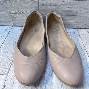 Naturalizer Women's Tan Ballerina Flats